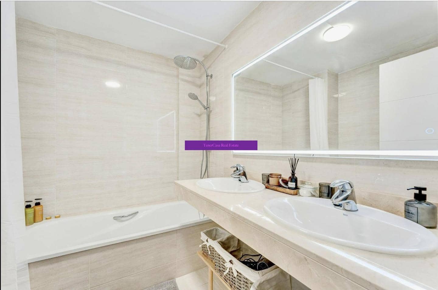 2 soveværelse Lejlighed til salg i Puerto Santiago med swimmingpool garage - € 450.000 (Ref: 8960623)