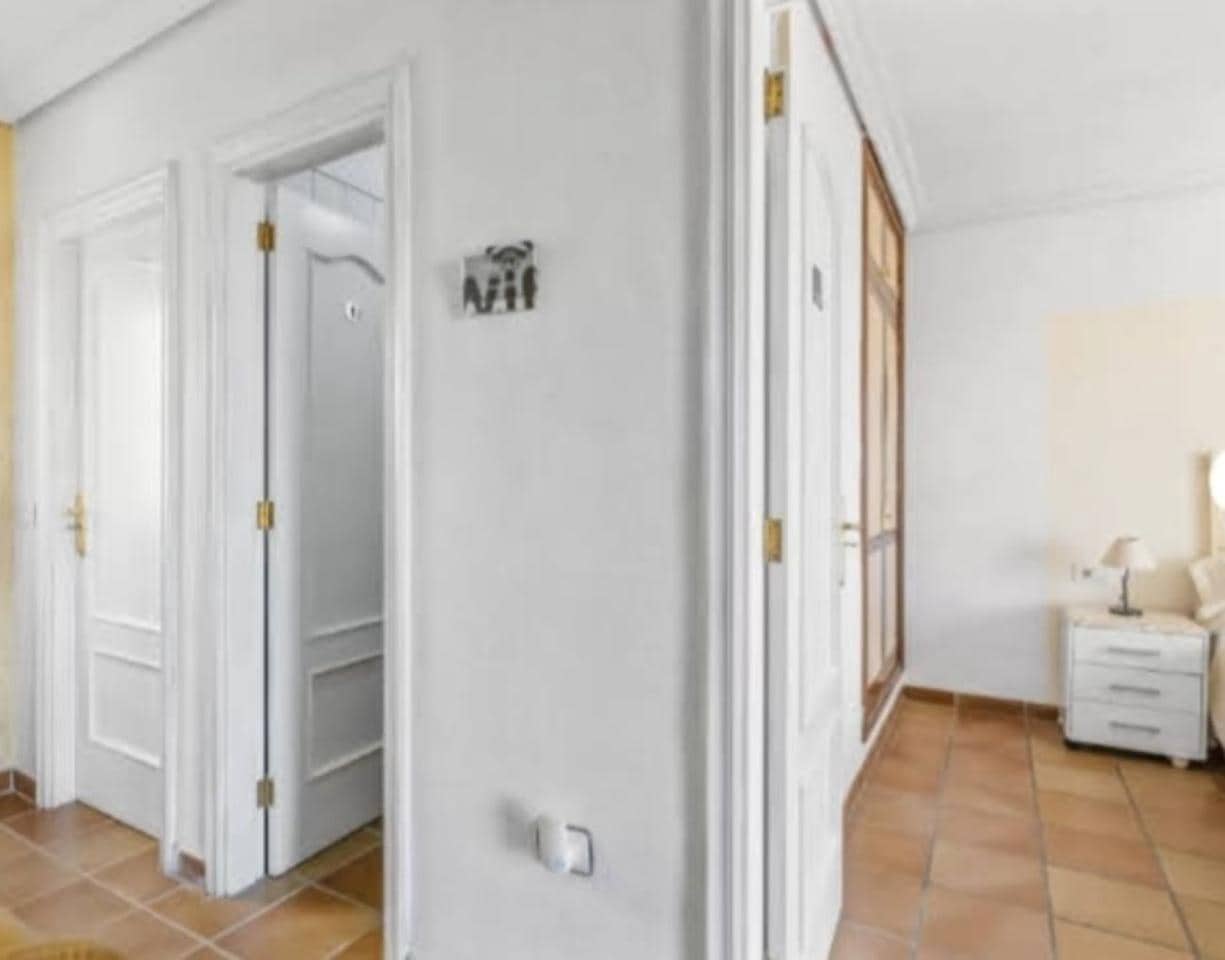 4 soveværelse Villa til salg i El Medano med garage - € 749.000 (Ref: 8977294)