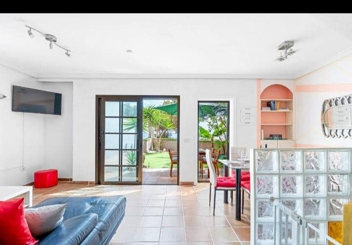 4 soveværelse Villa til salg i El Medano med garage - € 749.000 (Ref: 8977294)