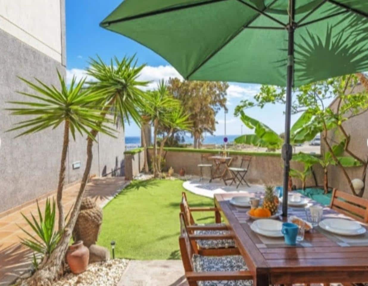 4 soveværelse Villa til salg i El Medano med garage - € 749.000 (Ref: 8977294)