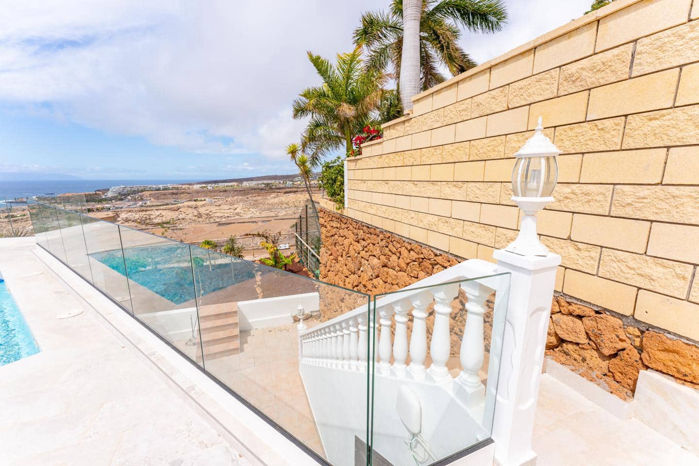 3 soveværelse Villa til salg i Costa Adeje med swimmingpool garage - € 2.350.000 (Ref: 9008342)