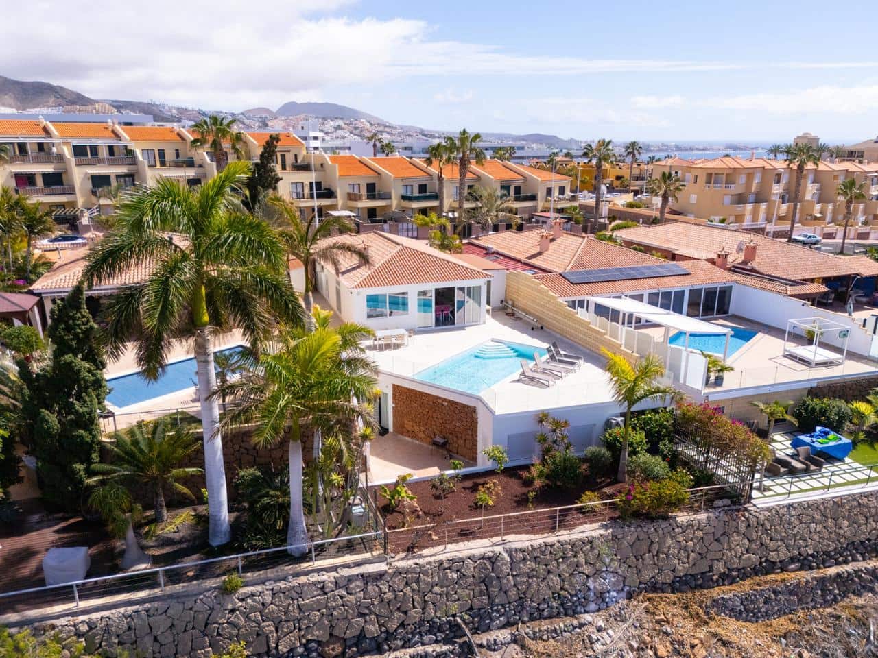 3 soveværelse Villa til salg i Costa Adeje med swimmingpool garage - € 2.350.000 (Ref: 9008342)