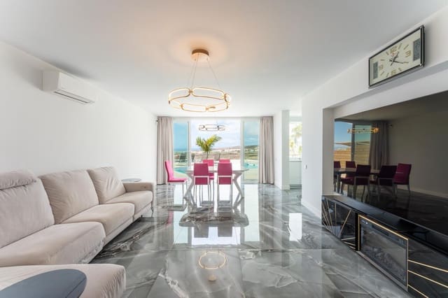 3 soveværelse Villa til salg i Playa del Duque, Adeje med swimmingpool garage - € 2.350.000 (Ref: 9008342)