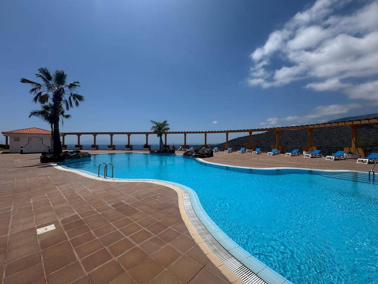 2 bedroom Flat for sale in Costa Adeje with garage - € 449,000 (Ref: 9035602)