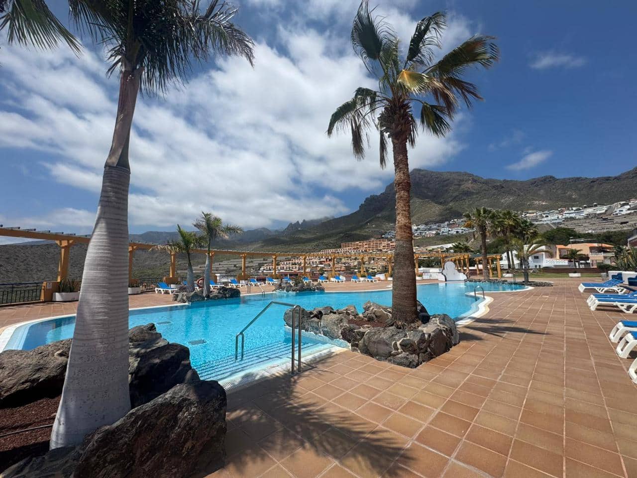 2 bedroom Flat for sale in Costa Adeje with garage - € 449,000 (Ref: 9035602)