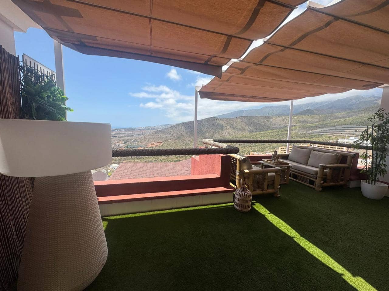 2 bedroom Flat for sale in Costa Adeje with garage - € 449,000 (Ref: 9035602)