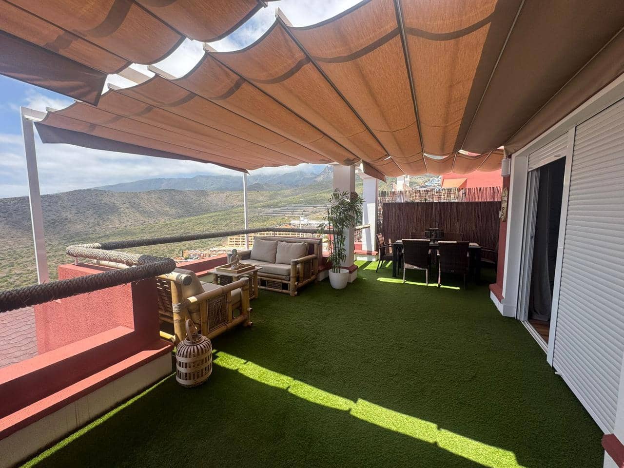 2 bedroom Flat for sale in Costa Adeje with garage - € 449,000 (Ref: 9035602)