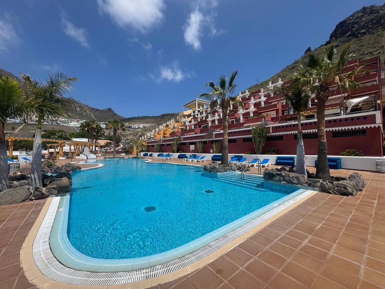 2 bedroom Flat for sale in Costa Adeje with garage - € 449,000 (Ref: 9035602)