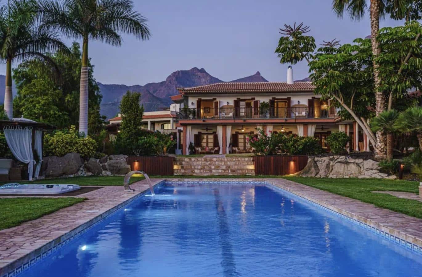 7 soveværelse Villa til salg i Costa Adeje med swimmingpool garage - € 8.500.000 (Ref: 9076902)
