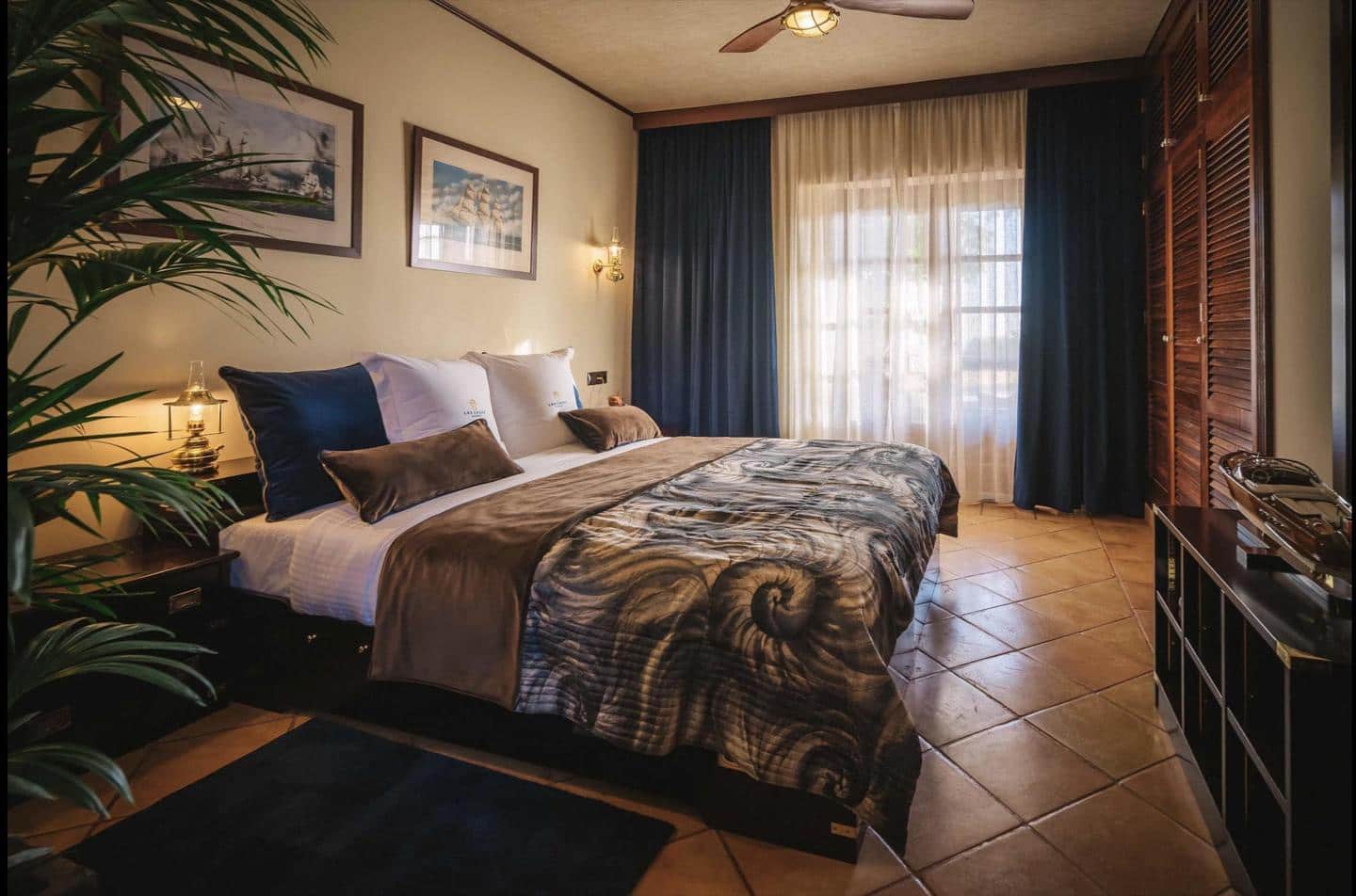 7 soveværelse Villa til salg i Costa Adeje med swimmingpool garage - € 8.500.000 (Ref: 9076902)