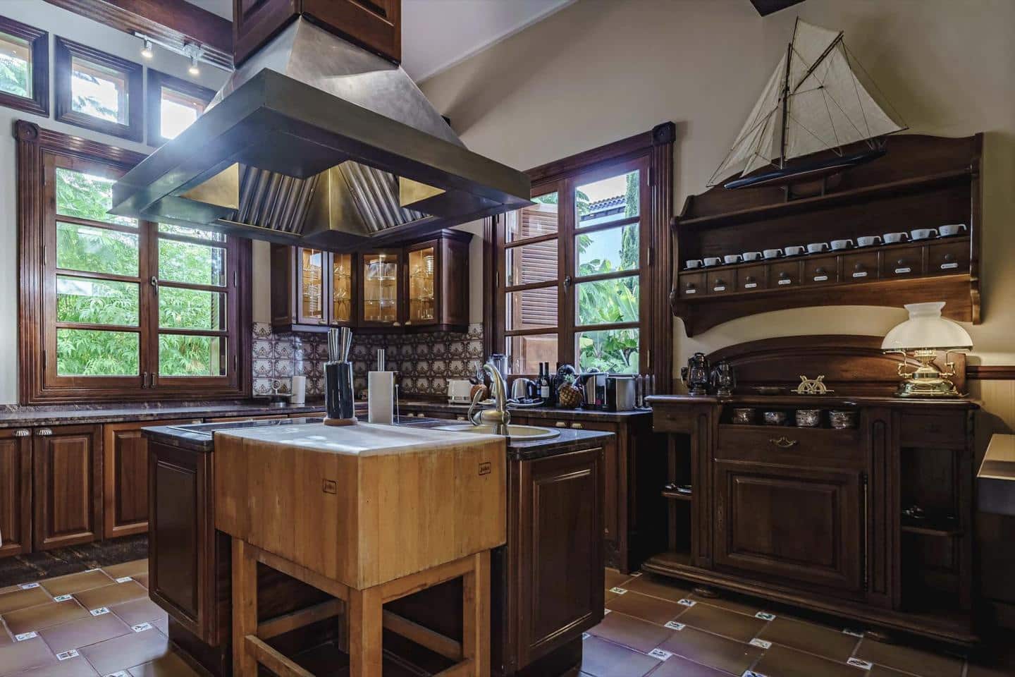 7 soveværelse Villa til salg i Costa Adeje med swimmingpool garage - € 8.500.000 (Ref: 9076902)