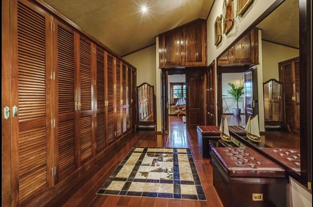 7 soveværelse Villa til salg i Playa del Duque, Adeje med swimmingpool garage - € 8.500.000 (Ref: 9076902)