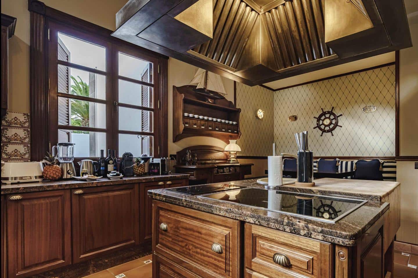 7 soveværelse Villa til salg i Costa Adeje med swimmingpool garage - € 8.500.000 (Ref: 9076902)