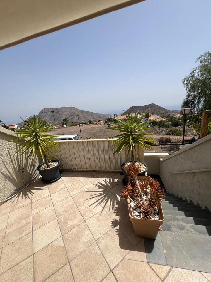 2 bedroom Villa for sale in Chayofa with garage - € 420,000 (Ref: 9127028)