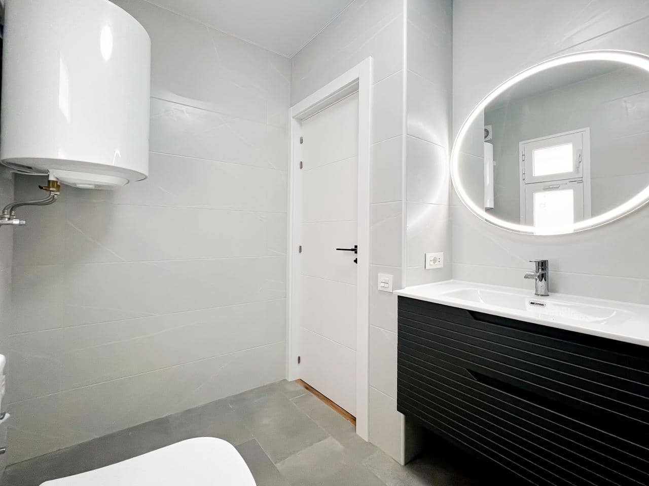 1 bedroom Flat for sale in Los Cristianos with pool - € 269,000 (Ref: 9164537)