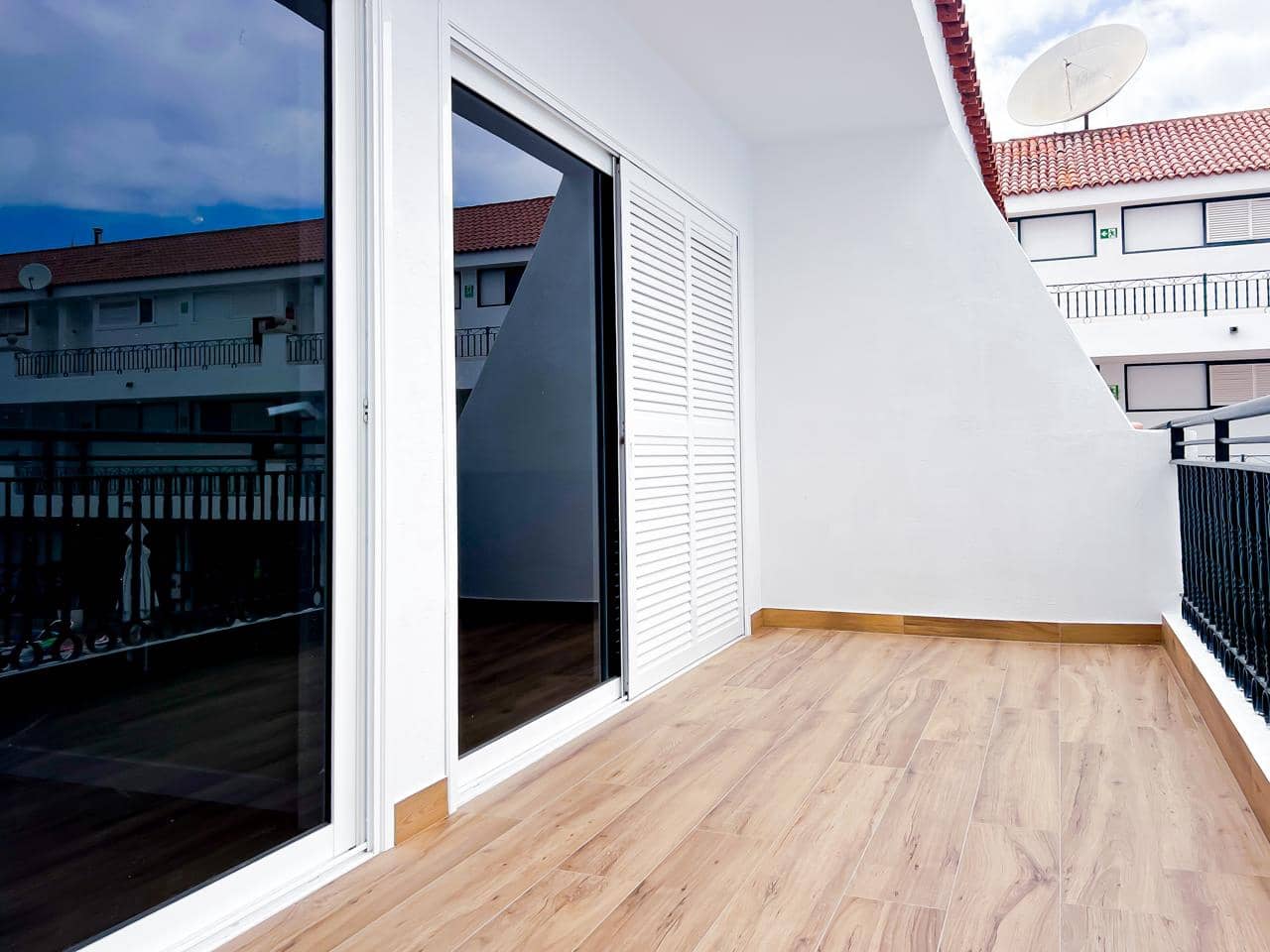 1 bedroom Flat for sale in Los Cristianos with pool - € 269,000 (Ref: 9164537)