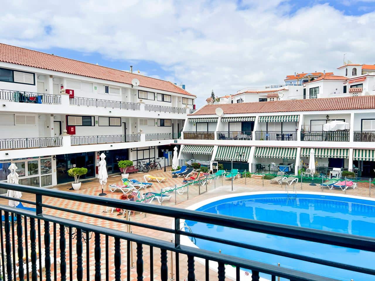 1 bedroom Flat for sale in Los Cristianos with pool - € 269,000 (Ref: 9164537)