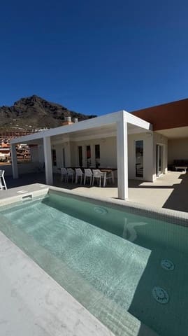 Piso de 2 habitaciones en Torviscas Centro y Alto, Adeje en venta con piscina garaje - 650.000 € (Ref: 9164836)