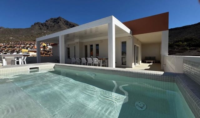 Piso de 2 habitaciones en Torviscas Centro y Alto, Adeje en venta con piscina garaje - 650.000 € (Ref: 9164836)