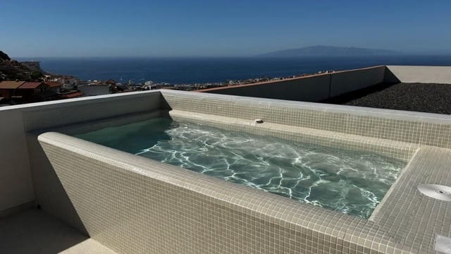 Piso de 2 habitaciones en Torviscas Centro y Alto, Adeje en venta con piscina garaje - 650.000 € (Ref: 9164836)