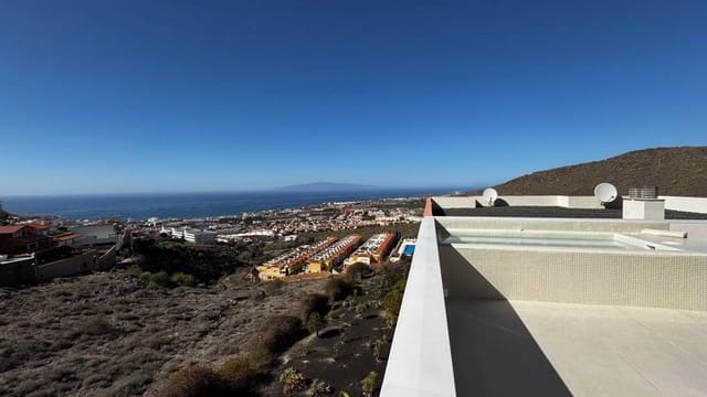 Piso de 2 habitaciones en Torviscas Centro y Alto, Adeje en venta con piscina garaje - 650.000 € (Ref: 9164836)