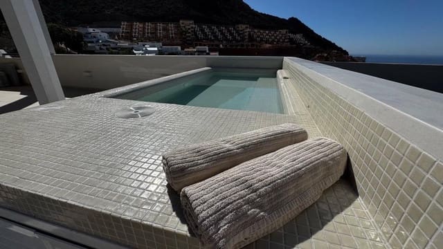 Piso de 2 habitaciones en Torviscas Centro y Alto, Adeje en venta con piscina garaje - 650.000 € (Ref: 9164836)