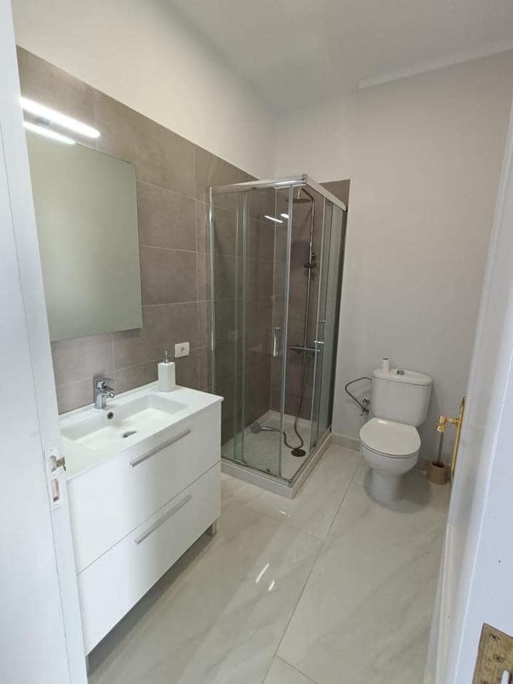 8 sovrum Villa till salu i Arona med pool garage - 880 000 € (Ref: 9219295)