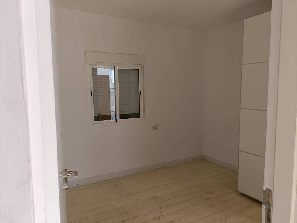 8 sovrum Villa till salu i Arona med pool garage - 880 000 € (Ref: 9219295)