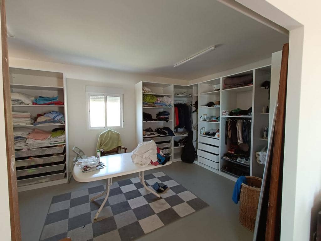 8 sovrum Villa till salu i Arona med pool garage - 880 000 € (Ref: 9219295)