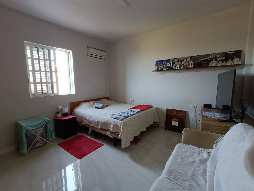 8 sovrum Villa till salu i Arona med pool garage - 880 000 € (Ref: 9219295)