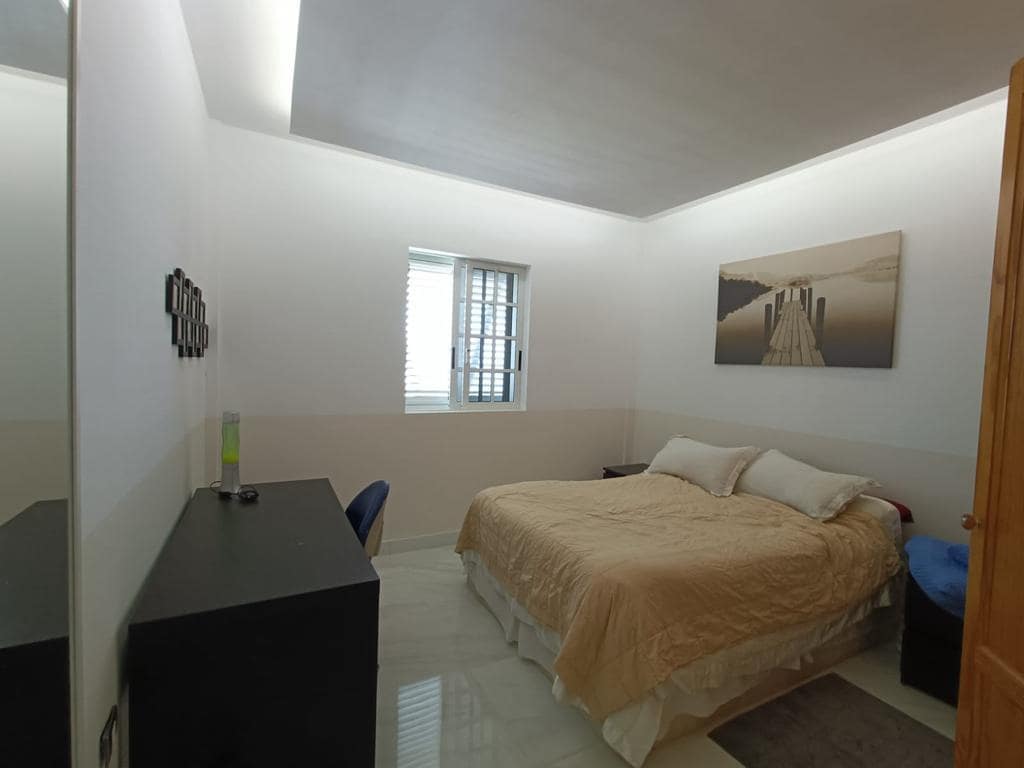 8 sovrum Villa till salu i Arona med pool garage - 880 000 € (Ref: 9219295)