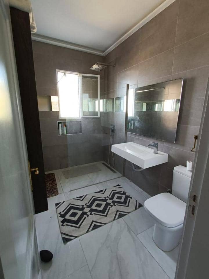 8 sovrum Villa till salu i Arona med pool garage - 880 000 € (Ref: 9219295)