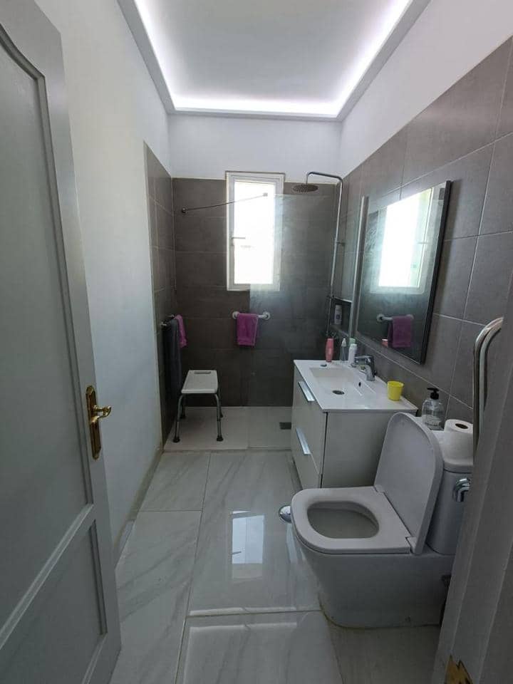 8 sovrum Villa till salu i Arona med pool garage - 880 000 € (Ref: 9219295)