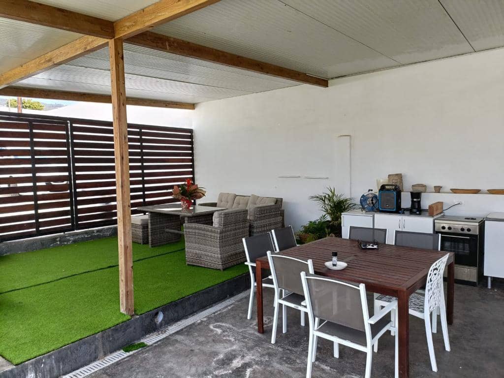 8 sovrum Villa till salu i Arona med pool garage - 880 000 € (Ref: 9219295)