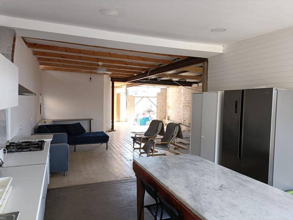 8 sovrum Villa till salu i Arona med pool garage - 880 000 € (Ref: 9219295)