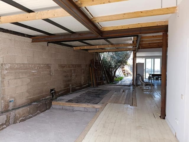 8 sovrum Villa till salu i Arona med pool garage - 880 000 € (Ref: 9219295)