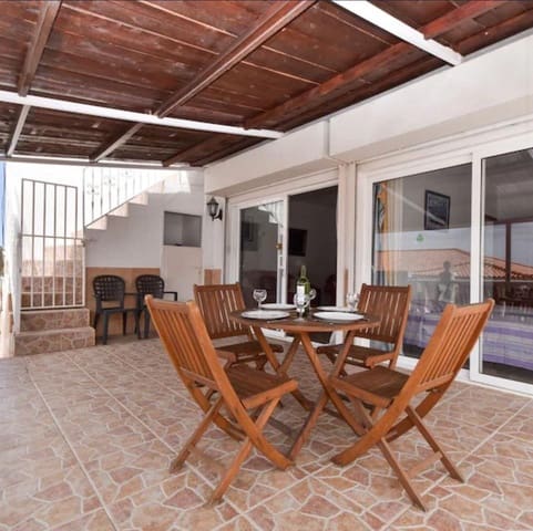 2 soveværelse Villa til salg i San Eugenio Alto, Adeje med swimmingpool - € 775.000 (Ref: 9249238)