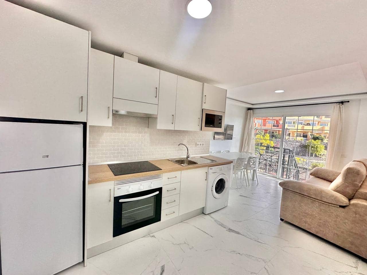 2 Zimmer Wohnung zu verkaufen in Los Cristianos mit Pool - 330.000 € (Ref: 9329788)