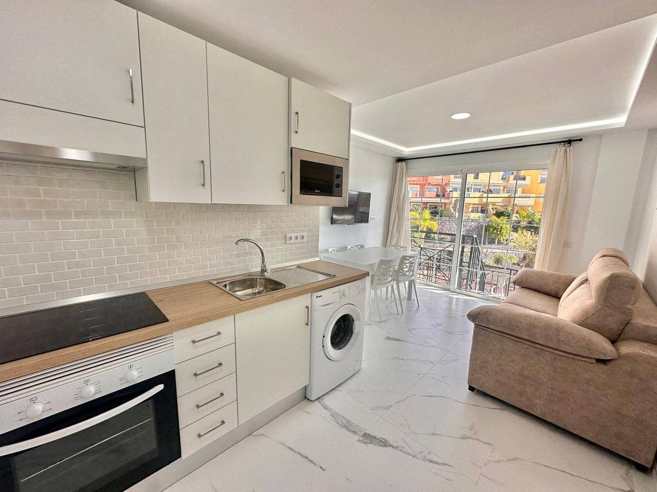 2 Zimmer Wohnung zu verkaufen in Los Cristianos mit Pool - 330.000 € (Ref: 9329788)