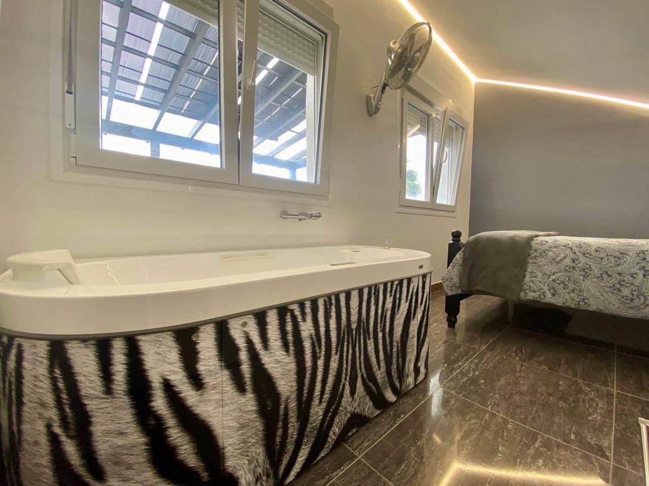 6 bedroom Villa for sale in Costa Adeje with pool garage - € 1,995,000 (Ref: 9363349)