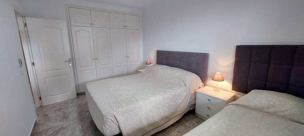 2 bedroom Flat for sale in Costa Adeje with pool garage - € 335,000 (Ref: 9394279)