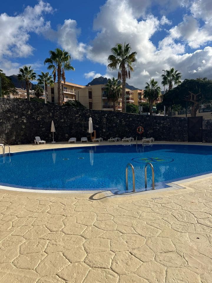 2 soverom Leilighet til salgs i Adeje med svømmebasseng garasje - € 380 000 (Ref: 9426416)