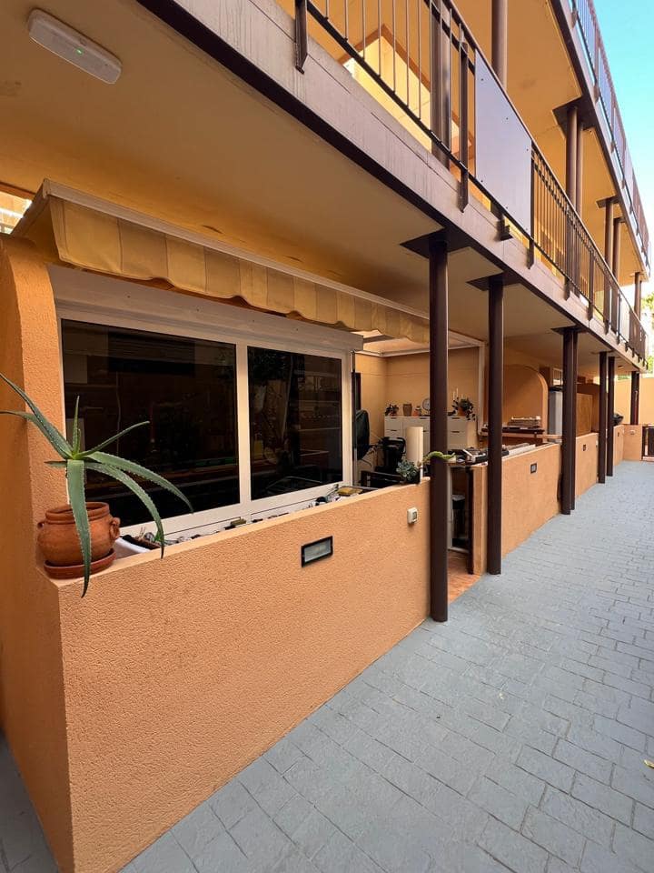 2 soverom Leilighet til salgs i Adeje med svømmebasseng garasje - € 380 000 (Ref: 9426416)