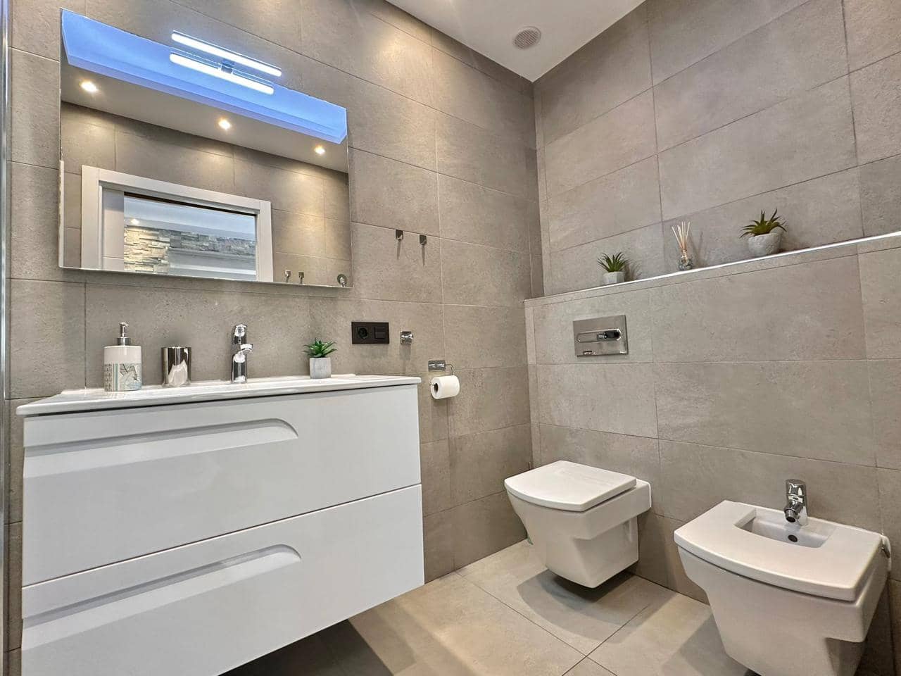 1 chambre Appartement à vendre à Costa Adeje avec piscine - 375 000 € (Ref: 9475649)