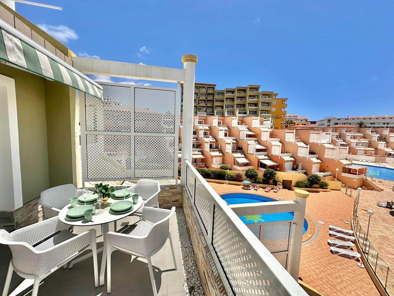 1 chambre Appartement à vendre à Costa Adeje avec piscine - 375 000 € (Ref: 9475649)