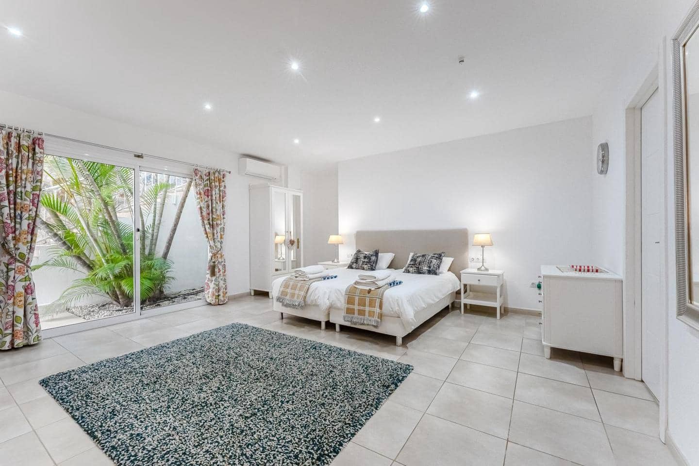 6 bedroom Villa for sale in Playa de la Arena with pool garage - € 1,280,000 (Ref: 9489802)