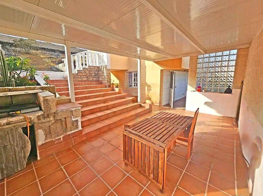4 bedroom Villa for sale in Buzanada with garage - € 430,000 (Ref: 9492771)