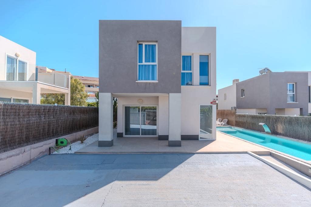 3 bedroom Villa for sale in Playa Paraiso with pool - € 1,100,000 (Ref: 9500763)