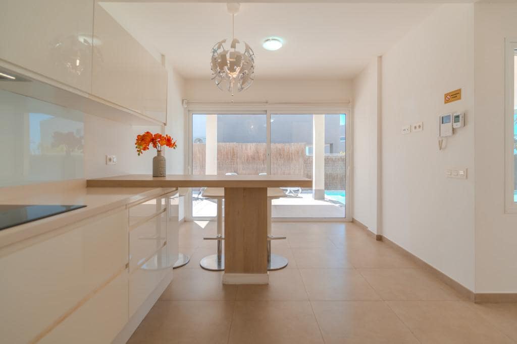 3 bedroom Villa for sale in Playa Paraiso with pool - € 1,100,000 (Ref: 9500763)