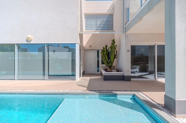 3 bedroom Villa for sale in Playa Paraiso, Adeje with pool - € 1,100,000 (Ref: 9500763)